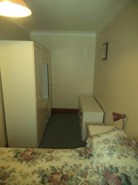 Quayside Close Holiday Apartments Poole Bagian luar foto